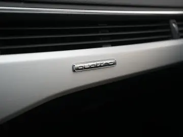 AUDI A5 40 TDI quattro S tronic S line Navi ACC Kamer