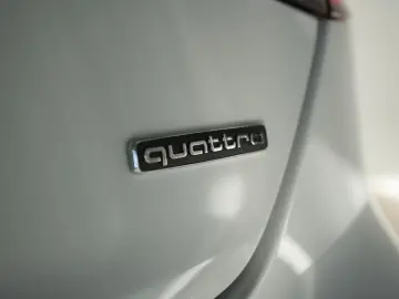 AUDI A5 40 TDI quattro S tronic S line Navi ACC Kamer