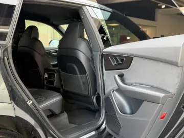 AUDI SQ8 4.0 TFSI qu. Head-Up B&O StHzg Massage 23