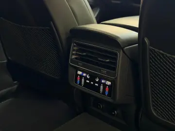 AUDI SQ8 4.0 TFSI qu. Head-Up B&O StHzg Massage 23