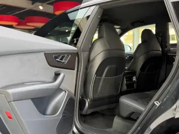 AUDI SQ8 4.0 TFSI qu. Head-Up B&O StHzg Massage 23