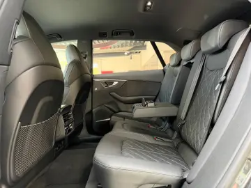 AUDI SQ8 4.0 TFSI qu. Head-Up B&O StHzg Massage 23