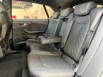 AUDI SQ8 4.0 TFSI qu. Head-Up B&O StHzg Massage 23