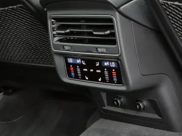 AUDI SQ8 TFSI AHK Air Nacht Stand B&O Pano Matrix HuD