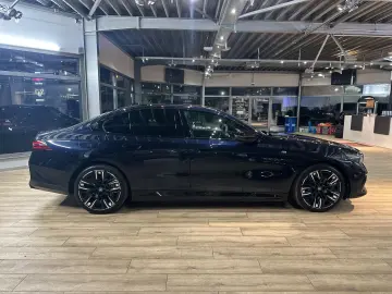 BMW i5 Limousine M60 xDrive PANO HEAD-UP 360 KAMERA
