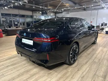 BMW i5 Limousine M60 xDrive PANO HEAD-UP 360 KAMERA