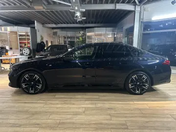 BMW i5 Limousine M60 xDrive PANO HEAD-UP 360 KAMERA