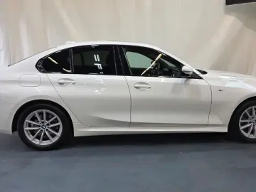 BMW 320 Baureihe 3 Lim. 320 d xDrive M Sport Kam.360