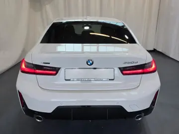 BMW 320 Baureihe 3 Lim. 320 d xDrive M Sport Kam.360