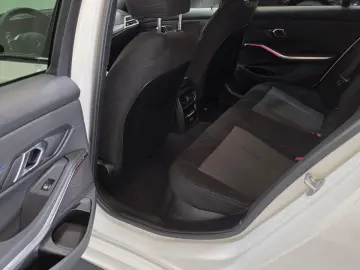 BMW 320 Baureihe 3 Lim. 320 d xDrive M Sport Kam.360