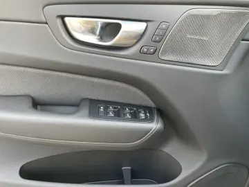 VOLVO XC60 B5 AWD Ultra Black Edition AHK 360  NAVI