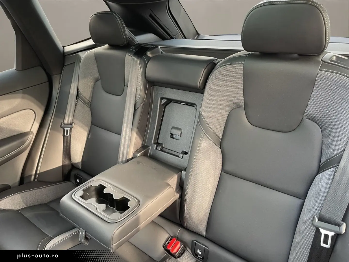 VOLVO XC60 B5 AWD Ultra Black Edition AHK 360  NAVI