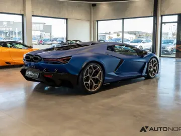 LAMBORGHINI Revuelto