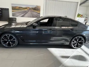 BMW M550 i xDrive Pano Head-Up AHK