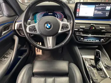 BMW M550 i xDrive Pano Head-Up AHK