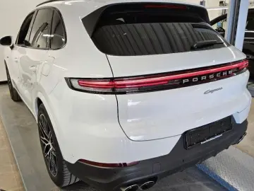 PORSCHE Cayenne E-Hybrid Luft Panorama MASSAGE BOSE HuD
