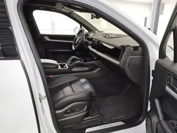 PORSCHE Cayenne E-Hybrid Luft Panorama MASSAGE BOSE HuD