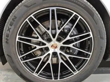 PORSCHE Cayenne E-Hybrid Luft Panorama MASSAGE BOSE HuD