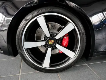 PORSCHE 992 Carrera 4S Cabrio Sportabgas Allradlenkung D