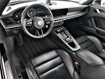PORSCHE 992 Carrera 4S Cabrio Sportabgas Allradlenkung D