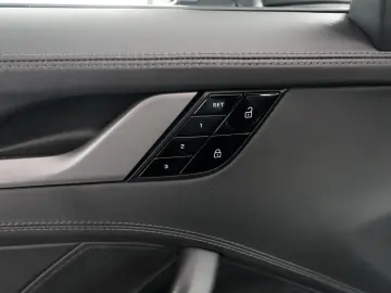 PORSCHE 992 Carrera 4S Cabrio Sportabgas Allradlenkung D