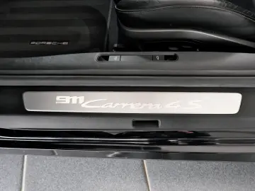 PORSCHE 992 Carrera 4S Cabrio Sportabgas Allradlenkung D