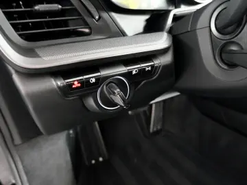 PORSCHE 992 Carrera 4S Cabrio Sportabgas Allradlenkung D