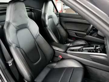 PORSCHE 992 Carrera 4S Cabrio Sportabgas Allradlenkung D