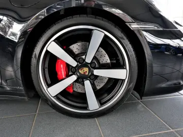 PORSCHE 992 Carrera 4S Cabrio Sportabgas Allradlenkung D