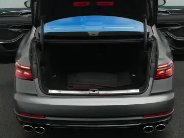 AUDI S8 TFSI quattro  MATRIX PANO AHK B&O StdHz