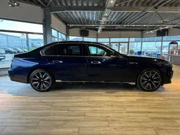 BMW i7 xDrive M70 NP. 235.799€ TV SWAROWSKI KASCHMIR