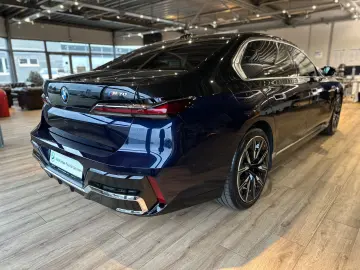 BMW i7 xDrive M70 NP. 235.799€ TV SWAROWSKI KASCHMIR