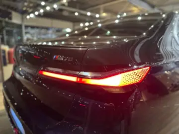 BMW i7 xDrive M70 NP. 235.799€ TV SWAROWSKI KASCHMIR