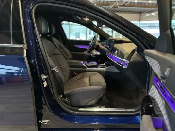 BMW i7 xDrive M70 NP. 235.799€ TV SWAROWSKI KASCHMIR