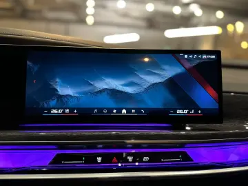 BMW i7 xDrive M70 NP. 235.799€ TV SWAROWSKI KASCHMIR