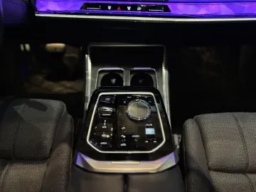 BMW i7 xDrive M70 NP. 235.799€ TV SWAROWSKI KASCHMIR