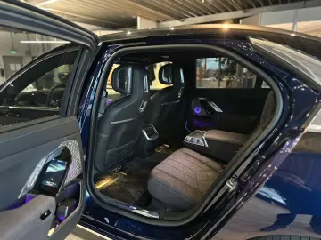 BMW i7 xDrive M70 NP. 235.799€ TV SWAROWSKI KASCHMIR