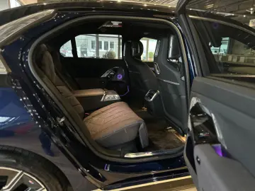 BMW i7 xDrive M70 NP. 235.799€ TV SWAROWSKI KASCHMIR