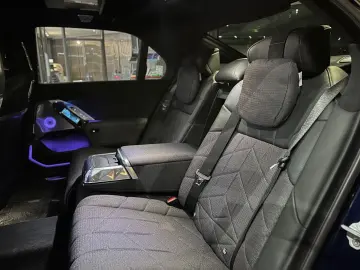 BMW i7 xDrive M70 NP. 235.799€ TV SWAROWSKI KASCHMIR