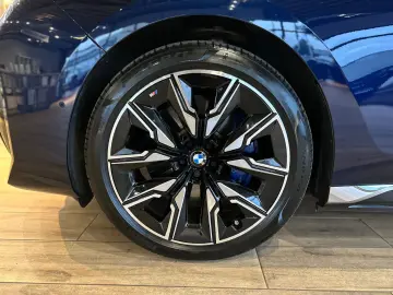 BMW i7 xDrive M70 NP. 235.799€ TV SWAROWSKI KASCHMIR