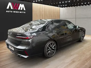 BMW M760e xDrive Limousine 18 7 kWh Aut.