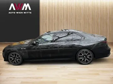 BMW M760e xDrive Limousine 18 7 kWh Aut.