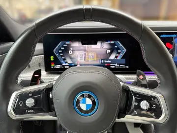 BMW M760e xDrive Limousine 18 7 kWh Aut.