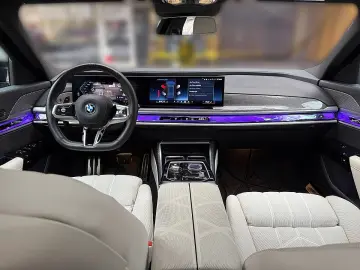 BMW M760e xDrive Limousine 18 7 kWh Aut.