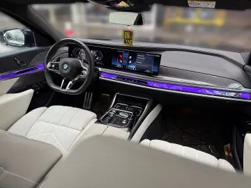 BMW M760e xDrive Limousine 18 7 kWh Aut.