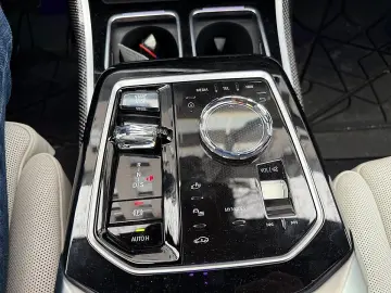 BMW M760e xDrive Limousine 18 7 kWh Aut.