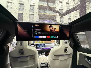 BMW M760e xDrive Limousine 18 7 kWh Aut.