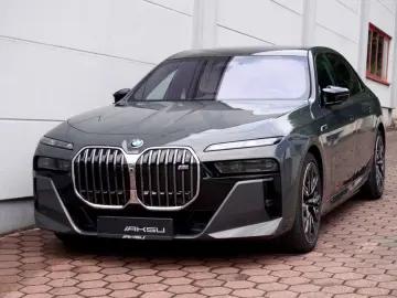 BMW M70 INDIVIDUAL PANO SKY-L CINEMA B&W CARBON ICON