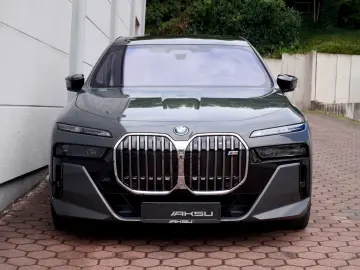 BMW M70 INDIVIDUAL PANO SKY-L CINEMA B&W CARBON ICON