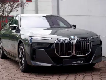 BMW M70 INDIVIDUAL PANO SKY-L CINEMA B&W CARBON ICON